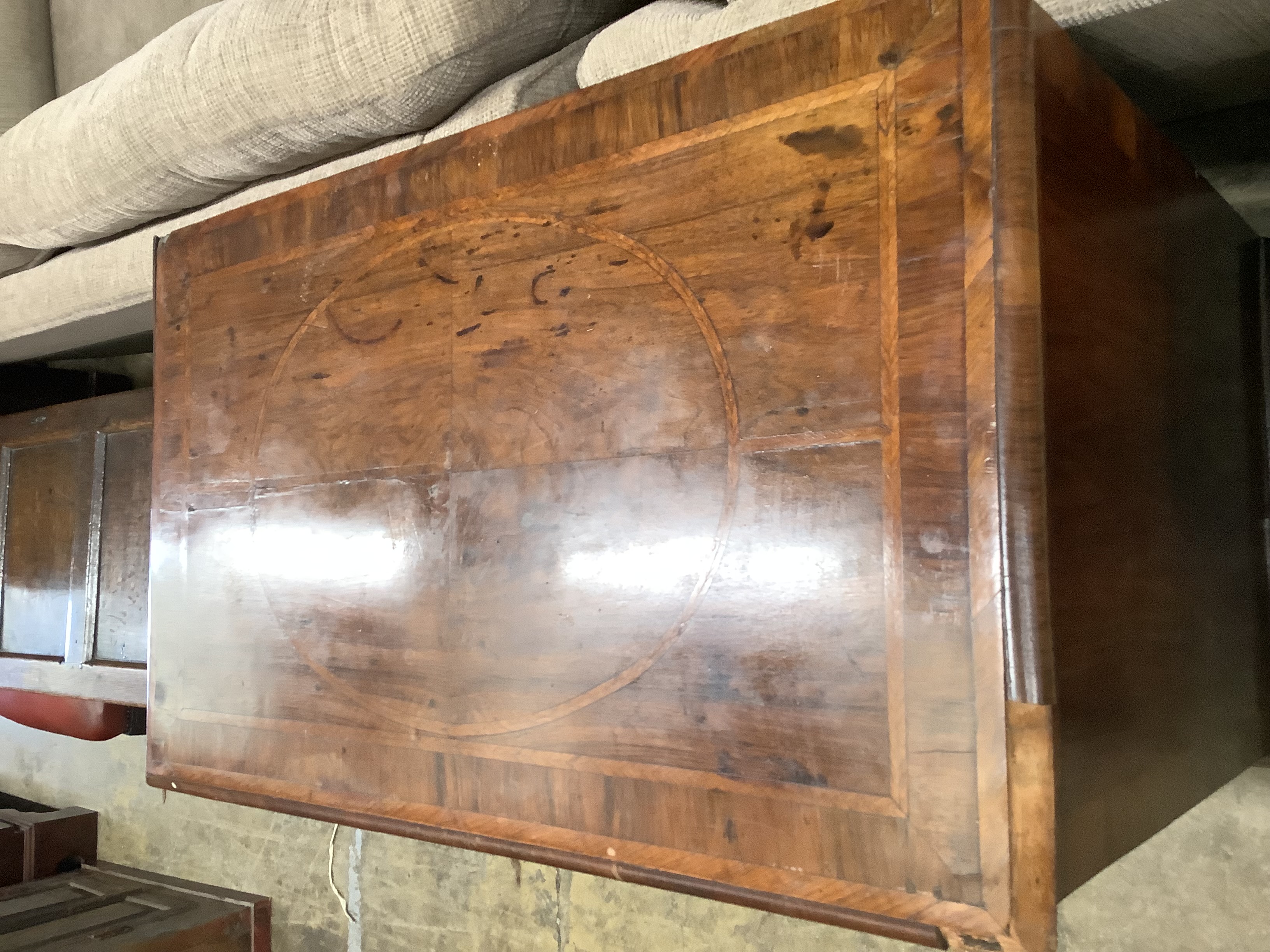 An 18th century feather banded walnut chest, width 94cm, depth 58cm, height 97cm